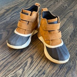 Kids Sorel Out n About Classic waterproof boots size 13